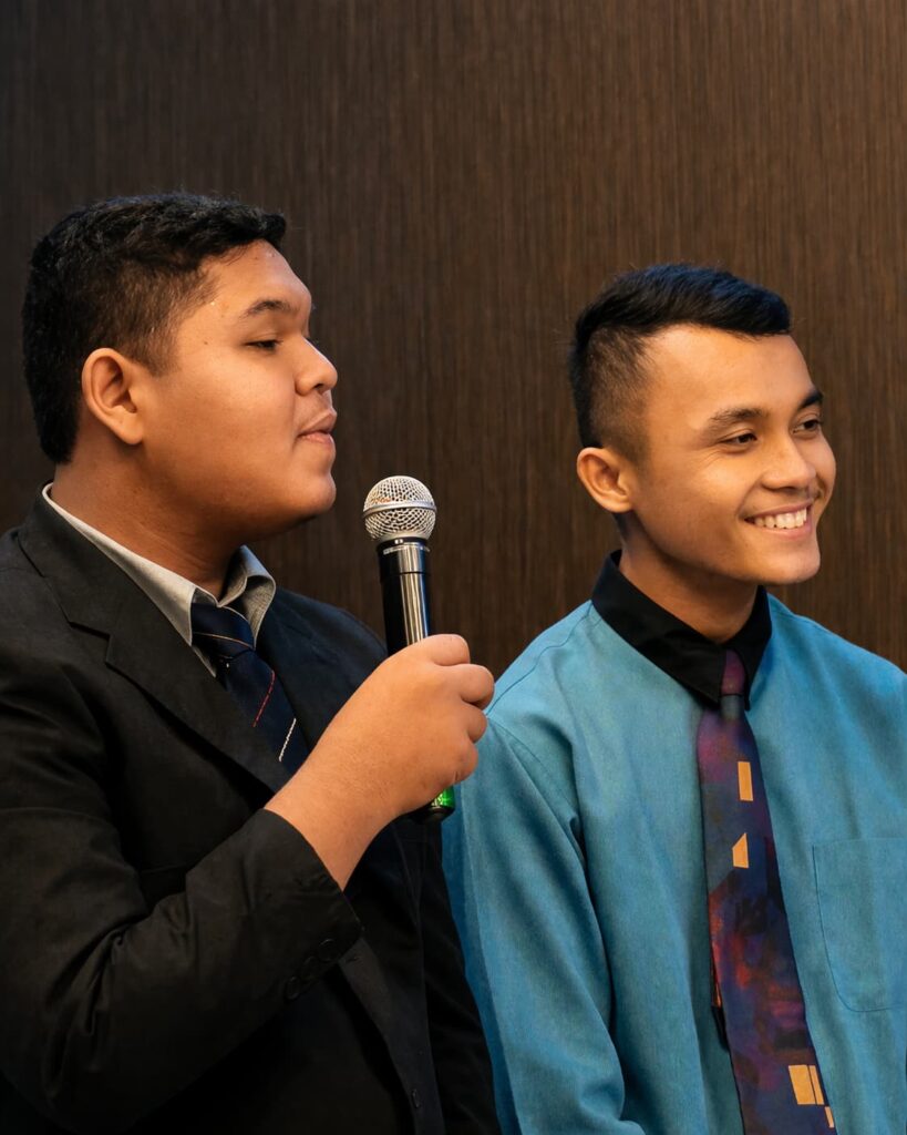 Ambro, and Eben speaking about God with confidence